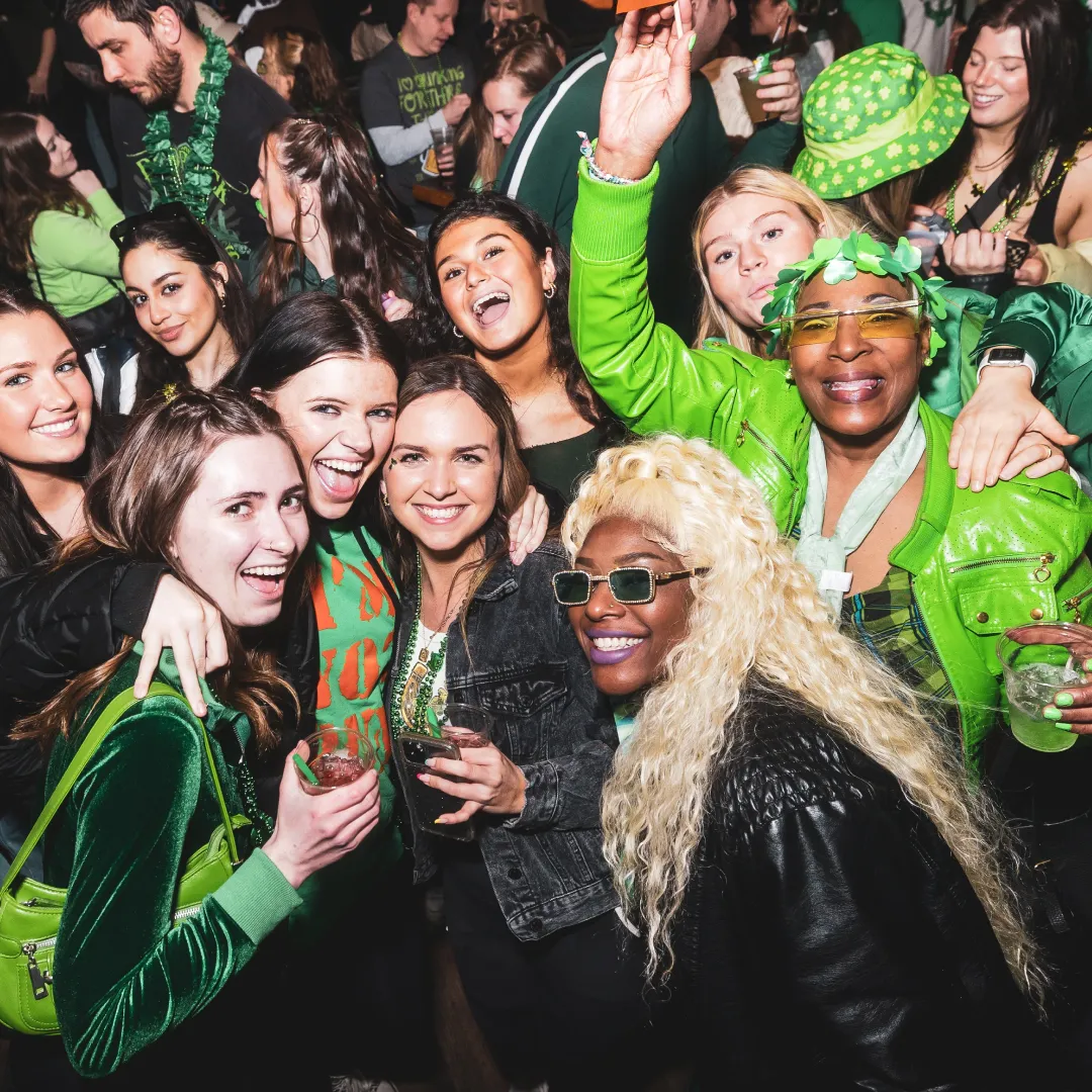 Bar crawls in chicago